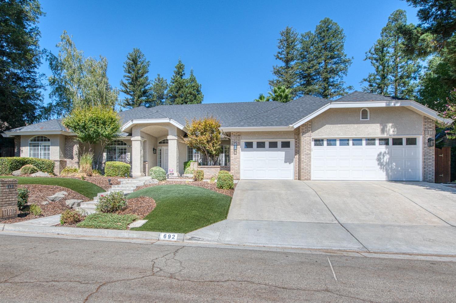 692 East Blue Ridge Road Fresno, CA 93725 - Photo 10 of 68