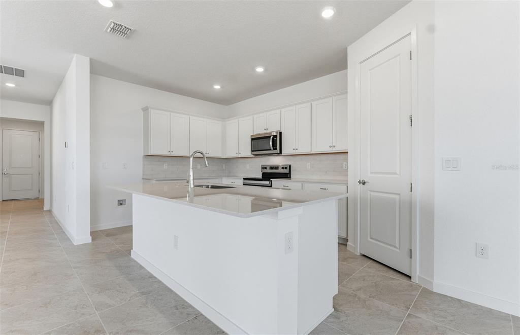 8132 Southwest 44th Ct Road Ocala, FL 34476 - Photo 3 of 28 Gallery Image 3