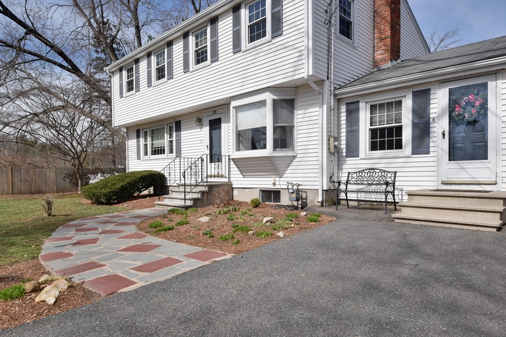 201 Salem End Road Framingham, MA 01702 - Photo 3 of 28 Gallery Image 3