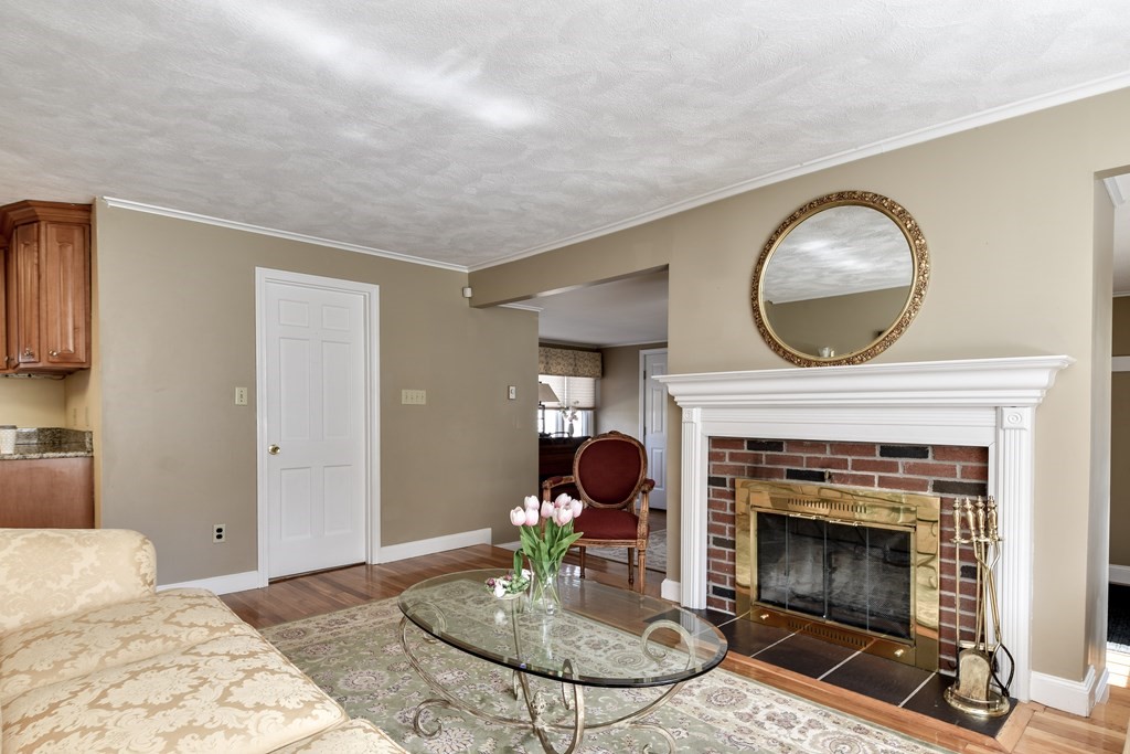 201 Salem End Road Framingham, MA 01702 - Photo 5 of 28 Gallery Image 5