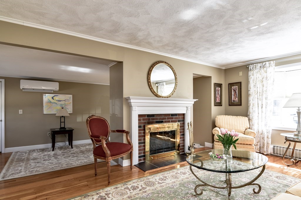 201 Salem End Road Framingham, MA 01702 - Photo 6 of 28 Gallery Image 6