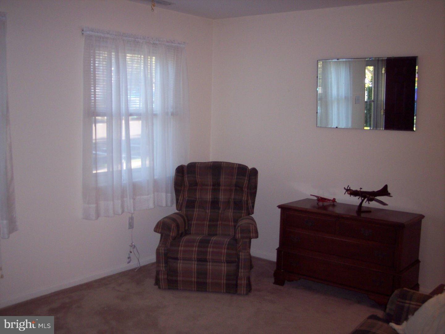 144 Stonegate Road Quakertown, PA 18951 - Photo 4 of 23 Living Room