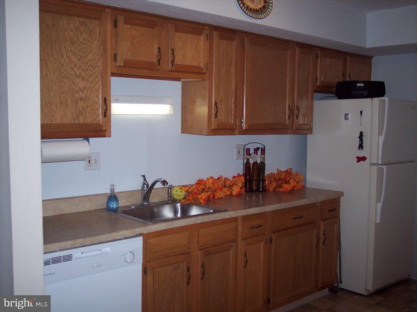 144 Stonegate Road Quakertown, PA 18951 - Photo 6 of 23 Kitchen