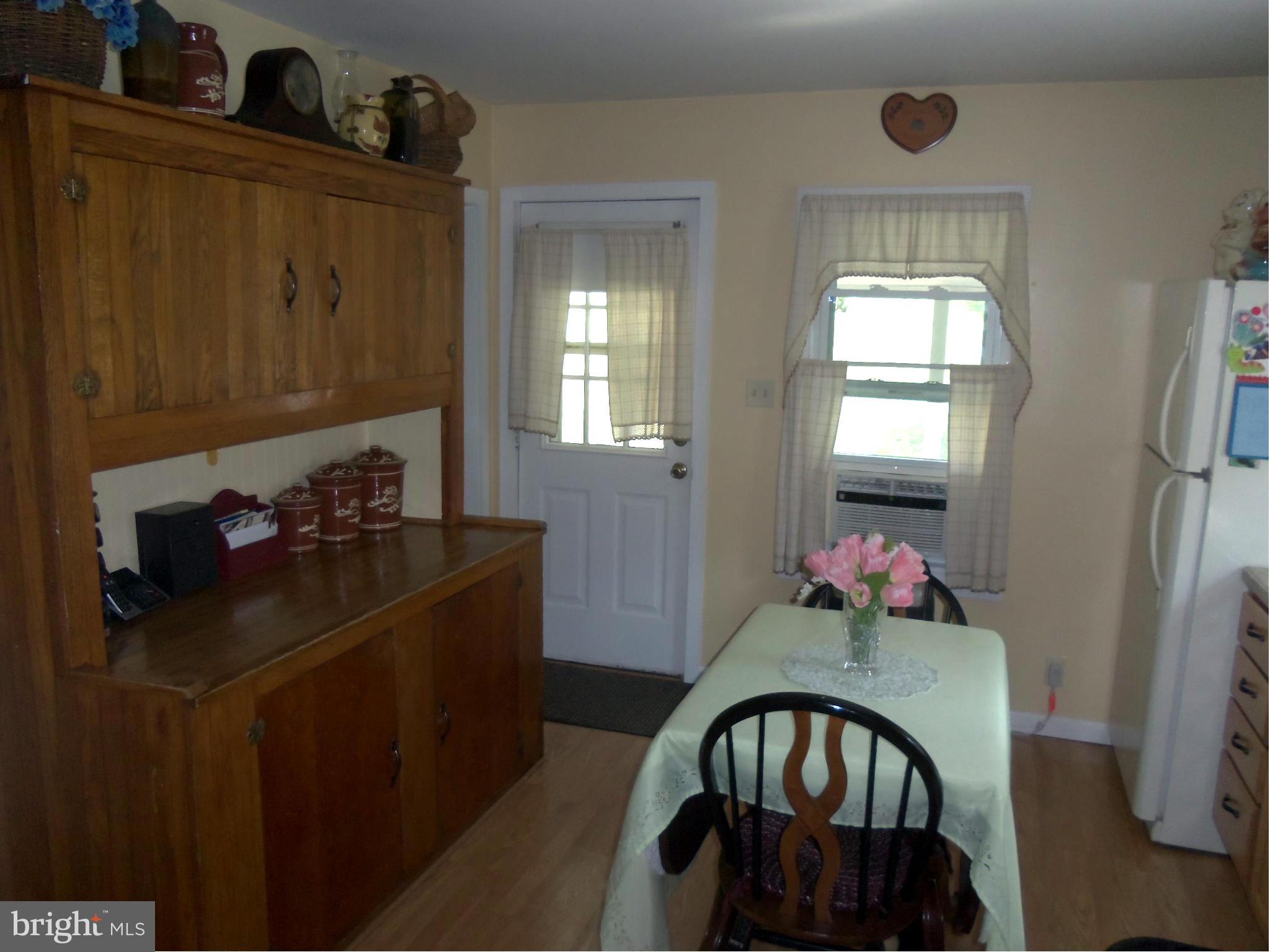 841 Security Road Hagerstown, MD 21740 - Photo 4 of 19 Hutch is staying with property
