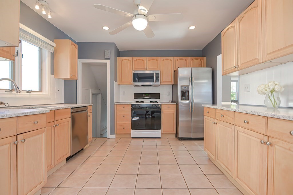 68 Spring Street Wakefield, MA 01880 - Photo 15 of 38