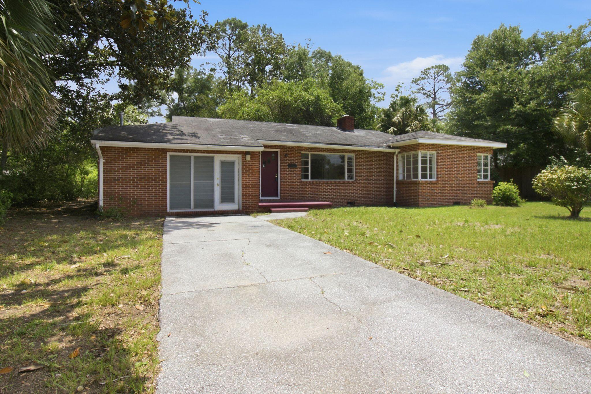 855 North Pearl Street Crestview, FL 32536 - Photo 23 of 31 front view of a house with a yard
