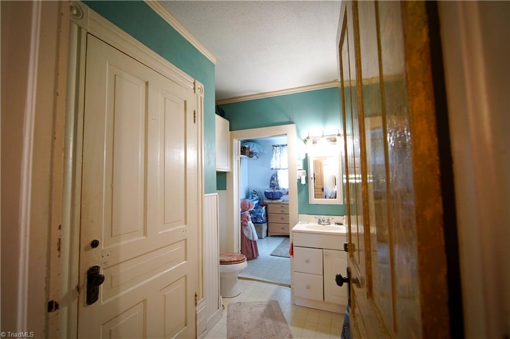 449 Frank Fleer Road Lexington, NC 27292 - Photo 6 of 22 Gallery Image 6