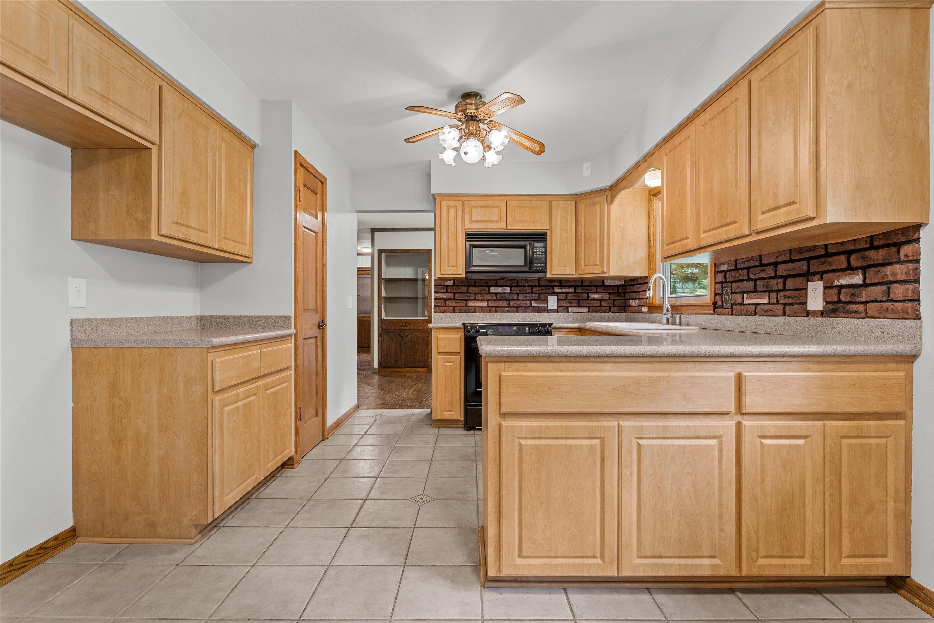 W136N8704 Esquire Road Menomonee Falls, WI 53051 - Photo 8 of 36 Kitchen