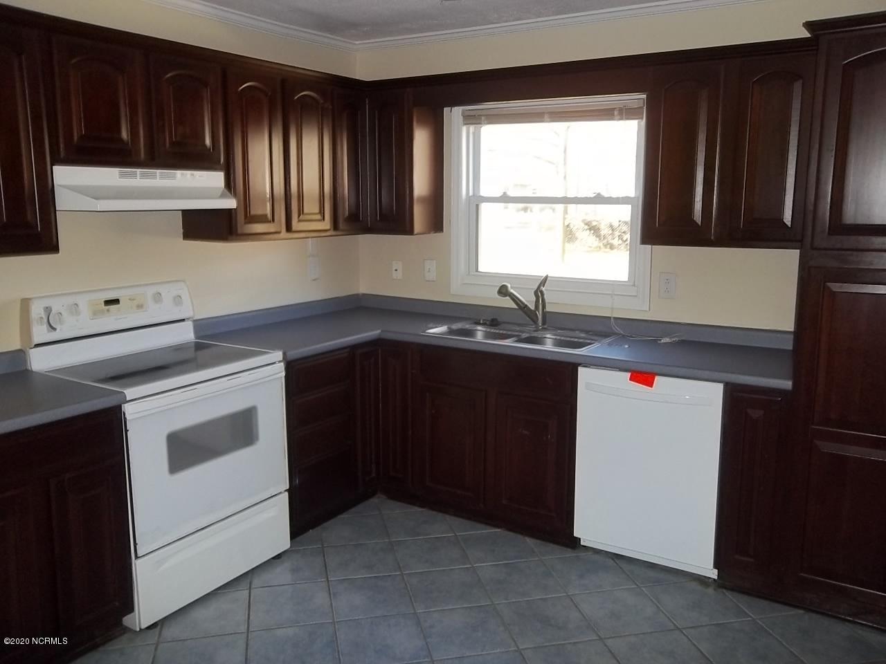 227 Stratford Road Havelock, NC 28532 - Photo 8 of 17 Kitchen & Tiled Flooring