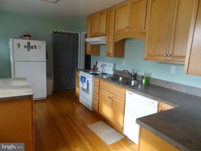 12171 Fairview Lane Ridge, MD 20680 - Photo 7 of 30 Kitchen