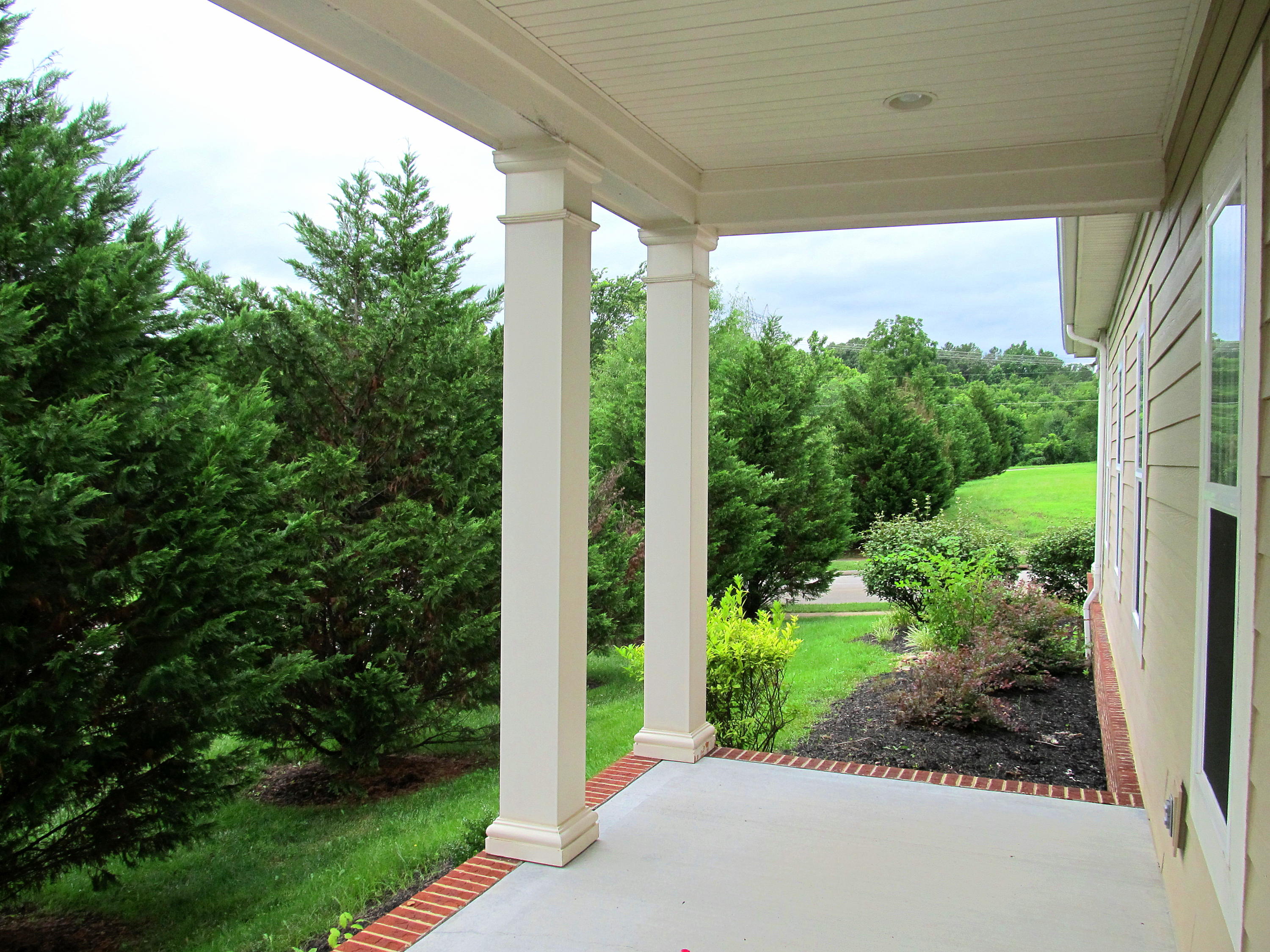 139 Fallberry Street Oak Ridge, TN 37830 - Photo 3 of 40 Side covered porch