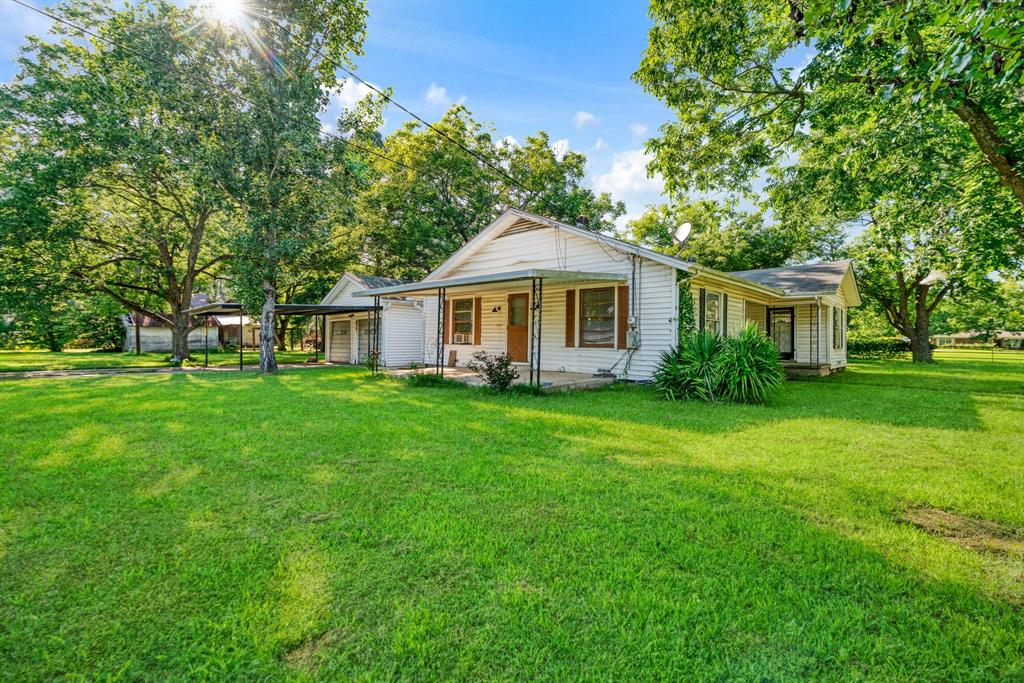 215 2nd SW Street Detroit, TX 75436 - Photo 2 of 16