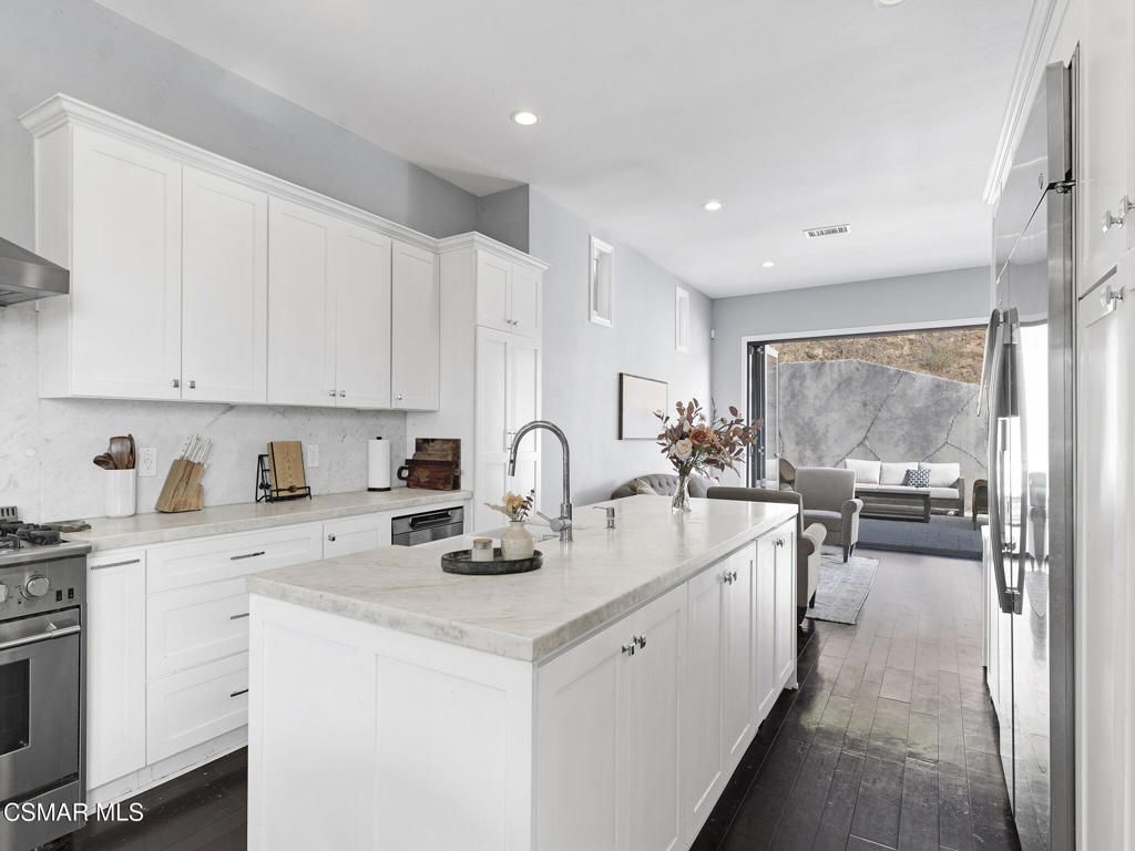 391 Grandview Circle Camarillo, CA 93010 - Photo 12 of 51