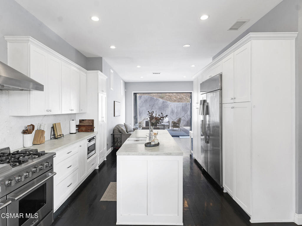 391 Grandview Circle Camarillo, CA 93010 - Photo 13 of 51