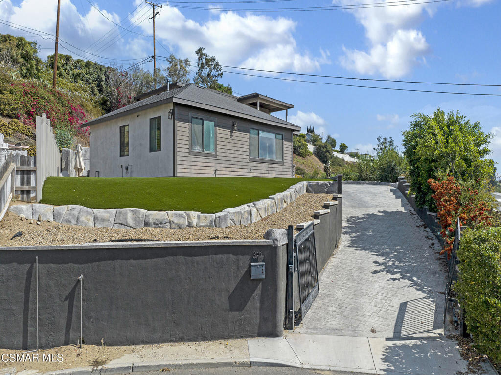 391 Grandview Circle Camarillo, CA 93010 - Photo 2 of 51