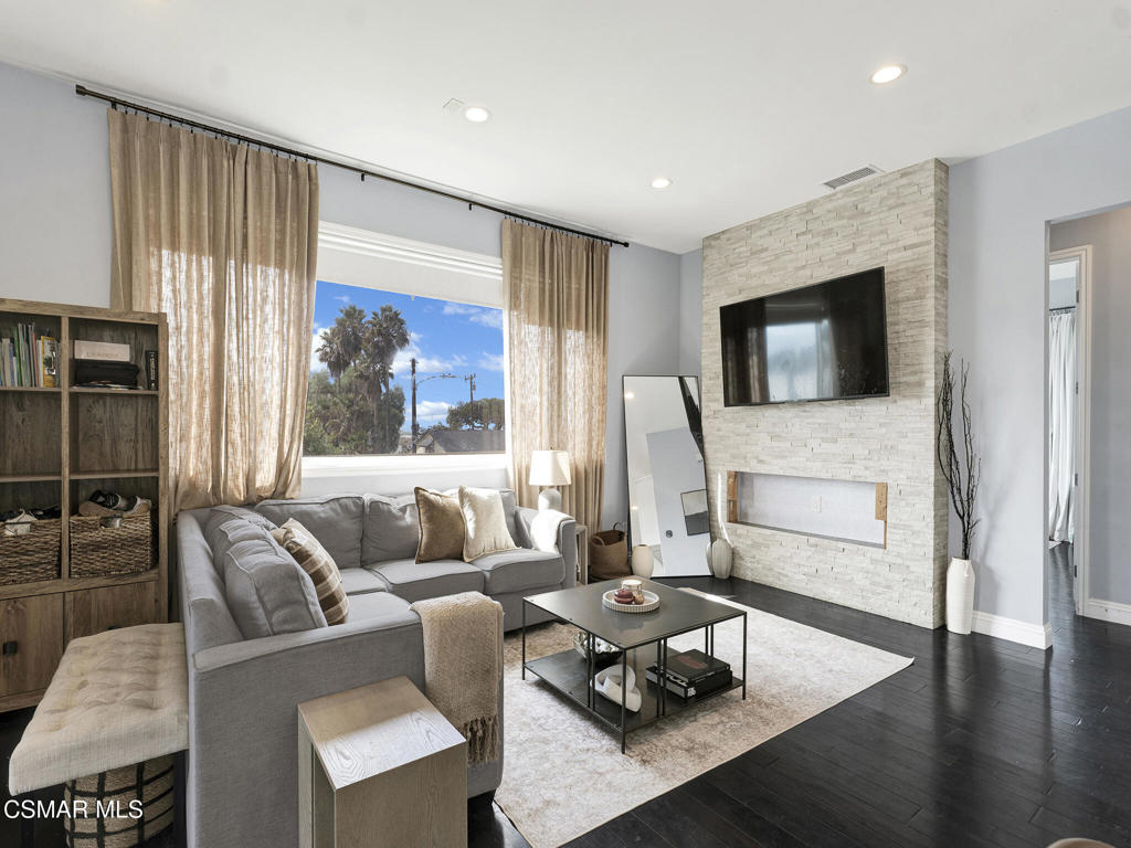 391 Grandview Circle Camarillo, CA 93010 - Photo 4 of 51