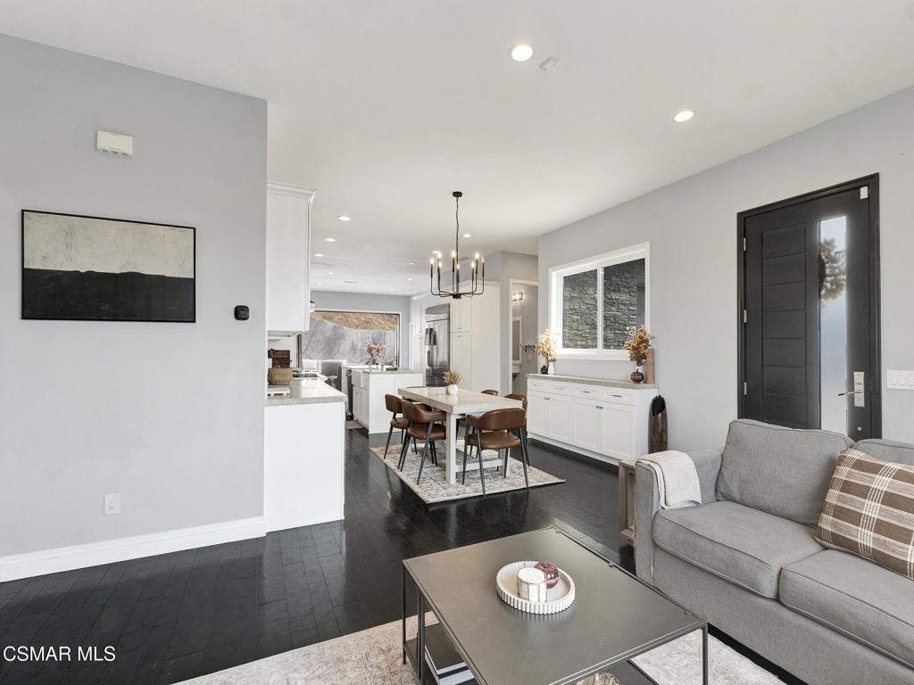 391 Grandview Circle Camarillo, CA 93010 - Photo 5 of 51