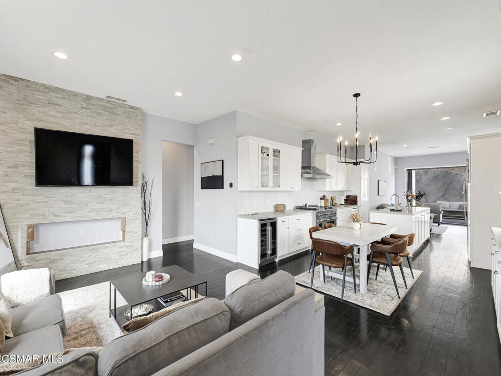 391 Grandview Circle Camarillo, CA 93010 - Photo 7 of 51