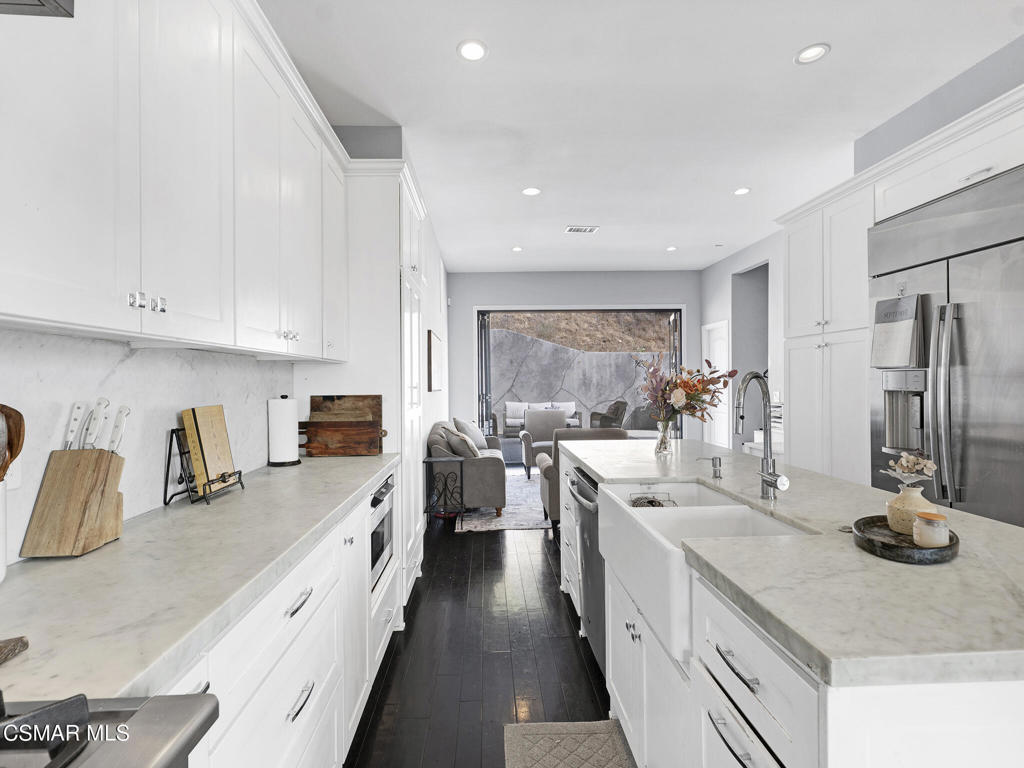 391 Grandview Circle Camarillo, CA 93010 - Photo 9 of 51