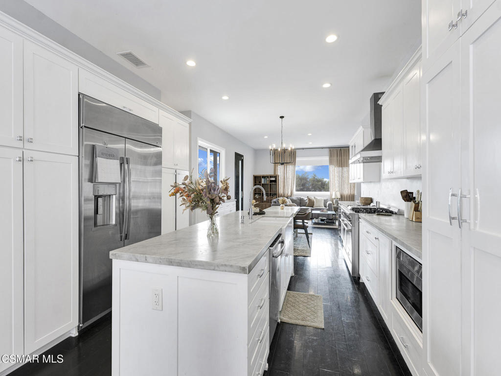 391 Grandview Circle Camarillo, CA 93010 - Photo 10 of 51