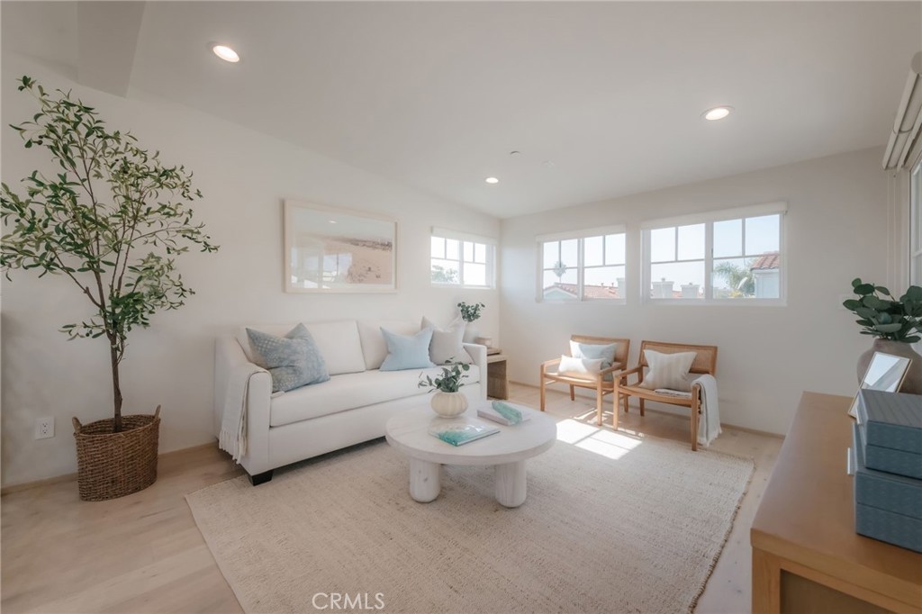 223 South Irena Avenue, Unit B Redondo Beach, CA 90277 - Photo 27 of 36