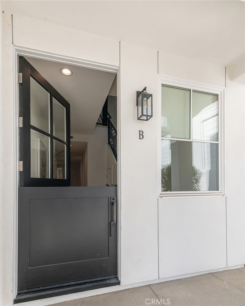 223 South Irena Avenue, Unit B Redondo Beach, CA 90277 - Photo 3 of 36