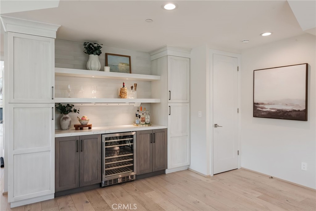 223 South Irena Avenue, Unit B Redondo Beach, CA 90277 - Photo 7 of 36