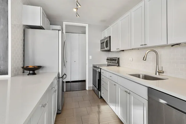 $315,000 | 655 West Irving Park Road, Unit 1301, Chicago, IL 60613