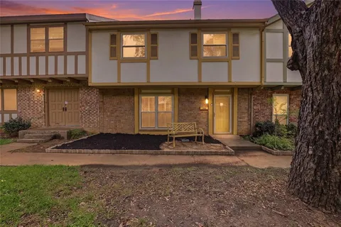 $260,000 | 306 Westview Terrace, Arlington, TX 76013