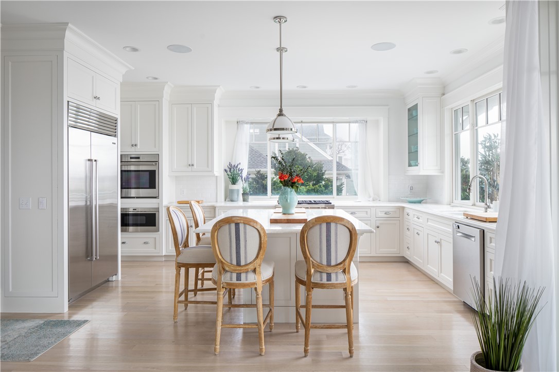 585 Wolcott Avenue Middletown, RI 02842 - Photo 13 of 49