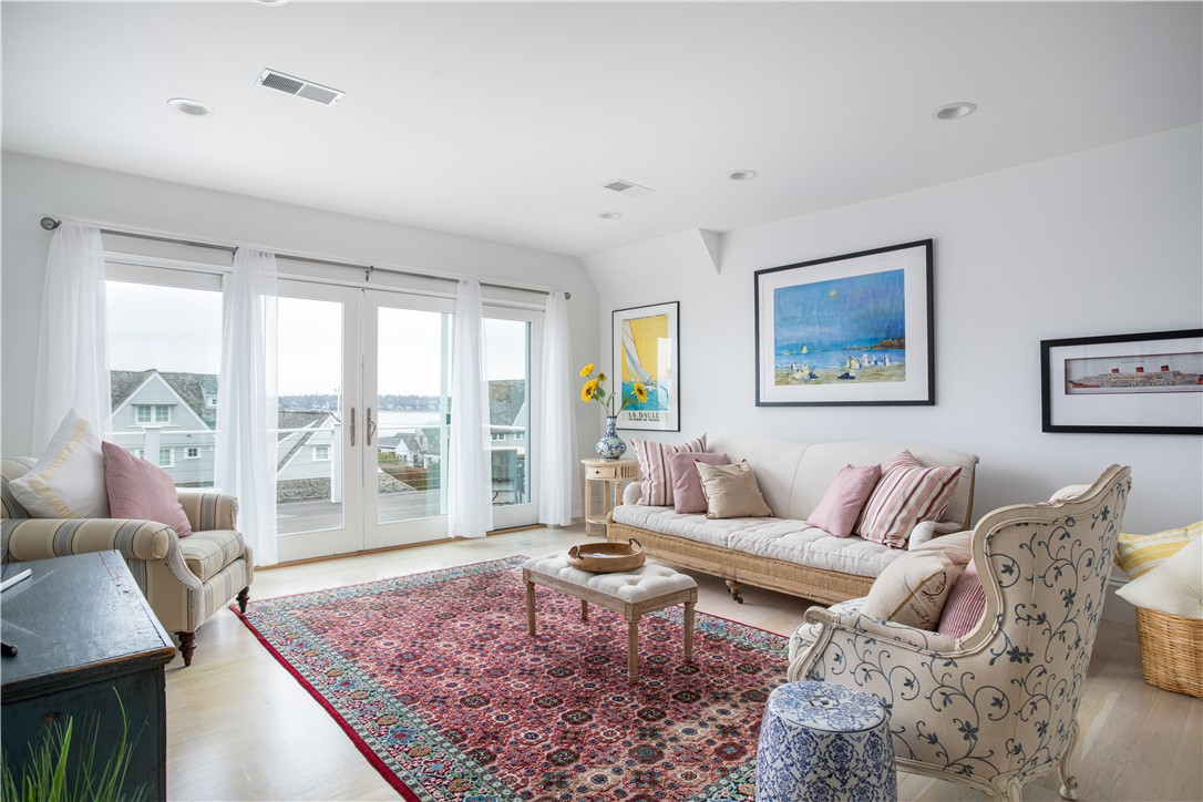 585 Wolcott Avenue Middletown, RI 02842 - Photo 23 of 49