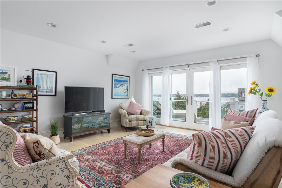 585 Wolcott Avenue Middletown, RI 02842 - Photo 24 of 49