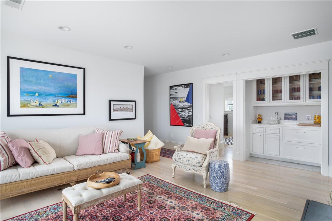 585 Wolcott Avenue Middletown, RI 02842 - Photo 25 of 49