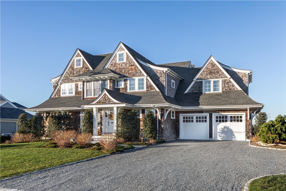 585 Wolcott Avenue Middletown, RI 02842 - Photo 3 of 49