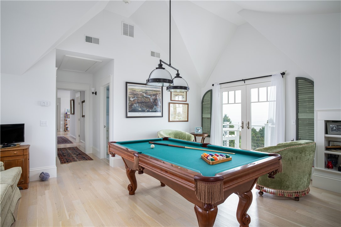 585 Wolcott Avenue Middletown, RI 02842 - Photo 35 of 49