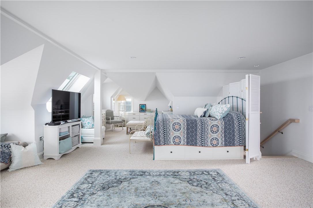 585 Wolcott Avenue Middletown, RI 02842 - Photo 39 of 49