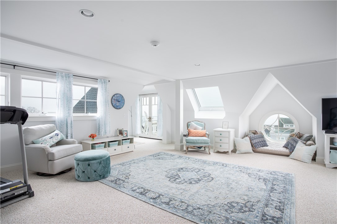 585 Wolcott Avenue Middletown, RI 02842 - Photo 40 of 49 3rd floor