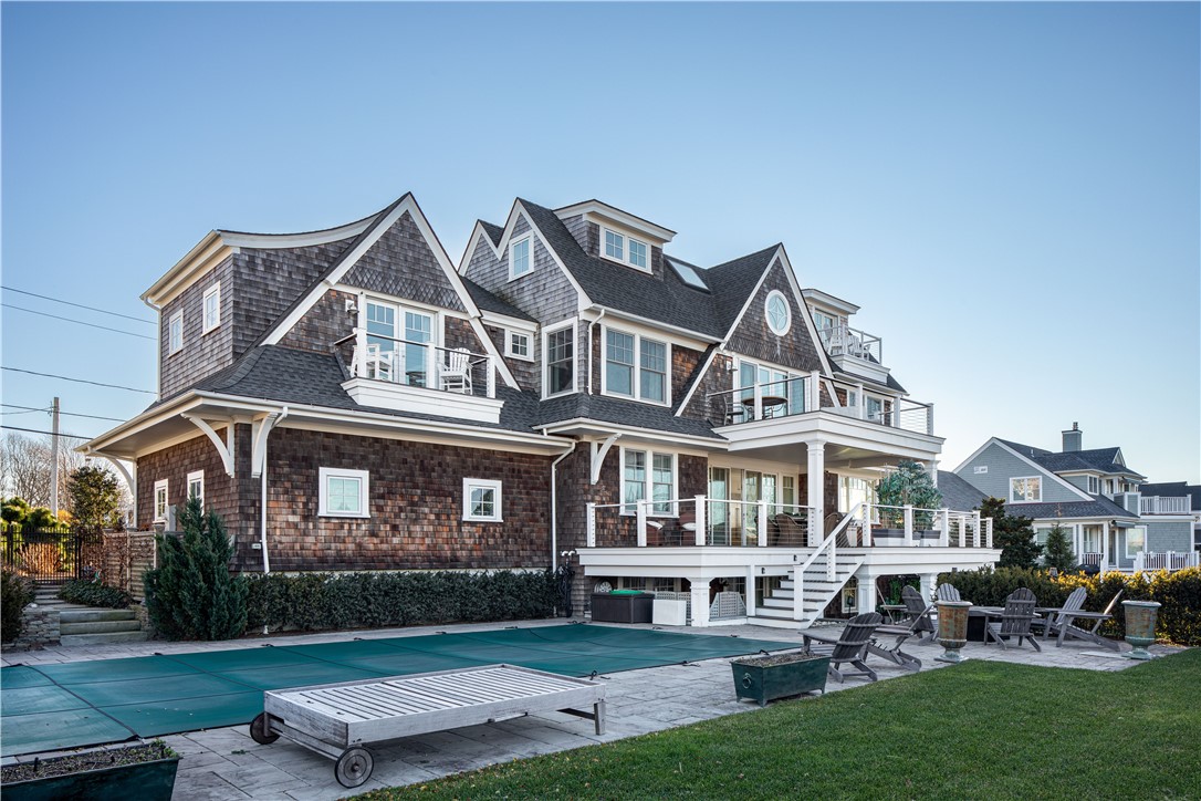 585 Wolcott Avenue Middletown, RI 02842 - Photo 7 of 49