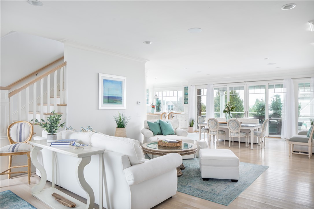 585 Wolcott Avenue Middletown, RI 02842 - Photo 8 of 49