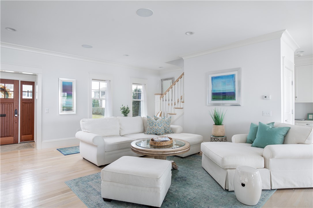 585 Wolcott Avenue Middletown, RI 02842 - Photo 9 of 49