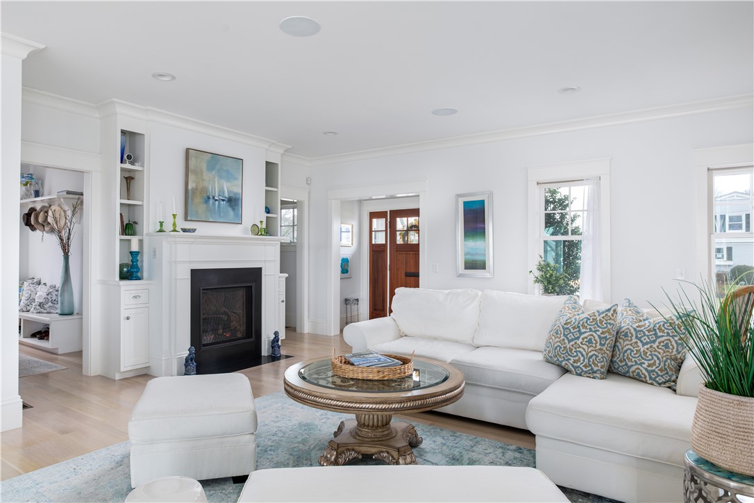 585 Wolcott Avenue Middletown, RI 02842 - Photo 10 of 49