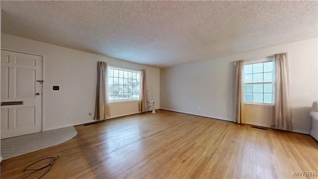 $289,900 | 85 Halladay Lane, Tonawanda, NY 14150