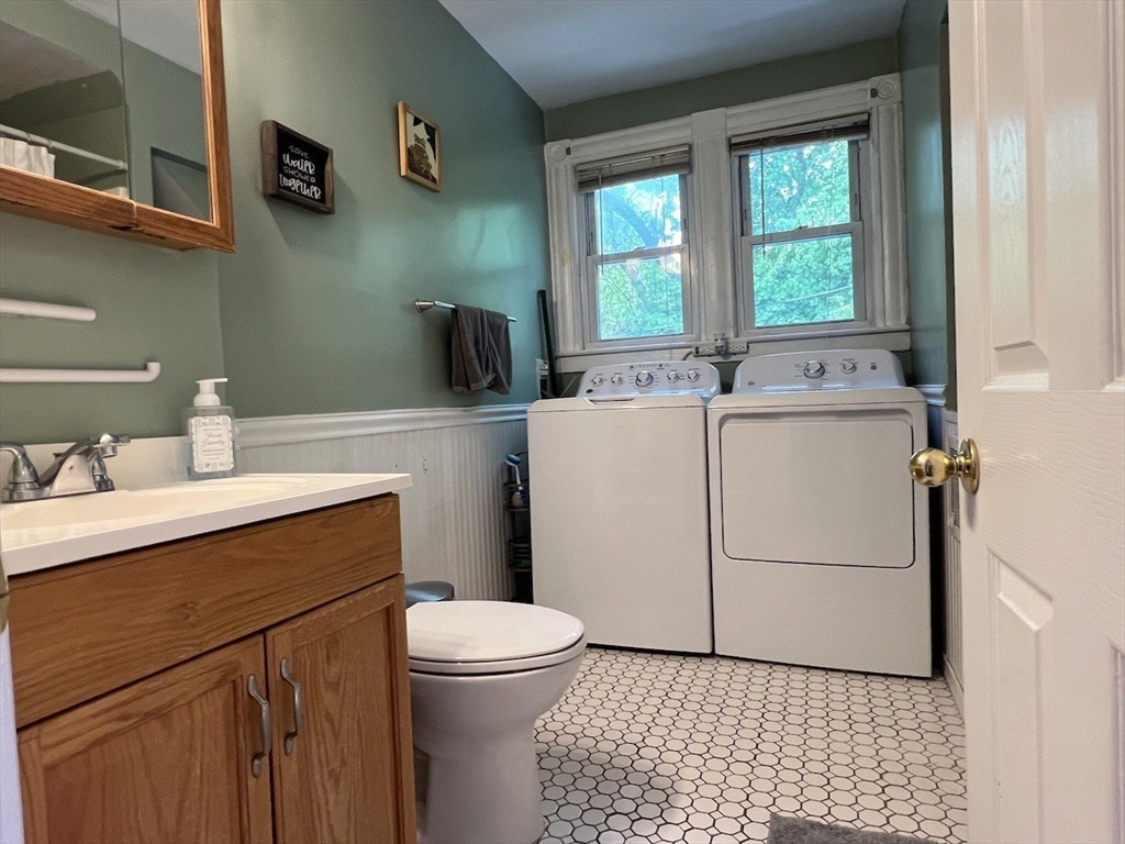 26 Byron Street Springfield, MA 01109 - Photo 23 of 41