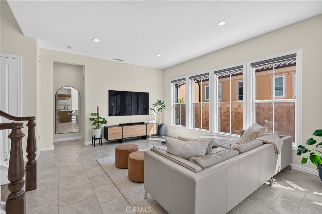 20656 West Chestnut Circle Porter Ranch, CA 91326 - Photo 4 of 31