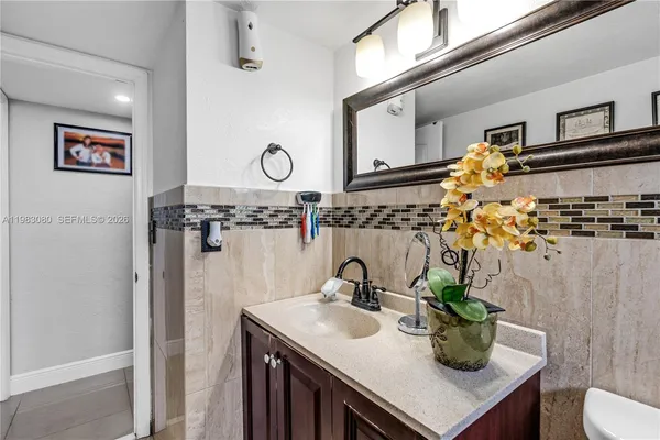 $2,800 | 13715 Kendale Lakes Circle, Unit A304, Miami, FL 33183