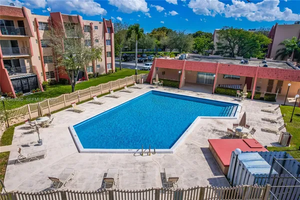 $2,800 | 13715 Kendale Lakes Circle, Unit A304, Miami, FL 33183