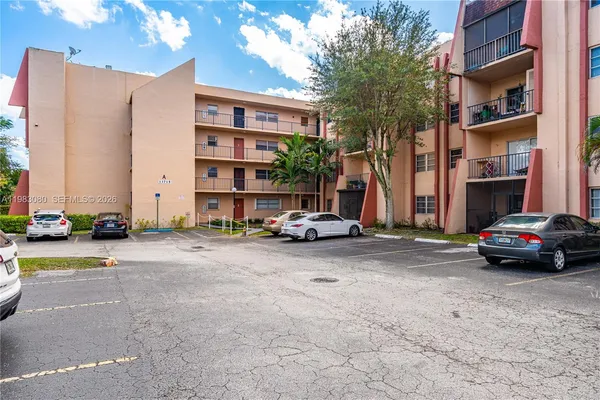 $2,800 | 13715 Kendale Lakes Circle, Unit A304, Miami, FL 33183