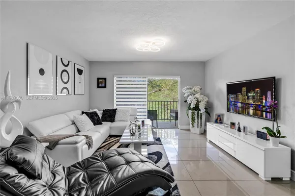 $2,800 | 13715 Kendale Lakes Circle, Unit A304, Miami, FL 33183