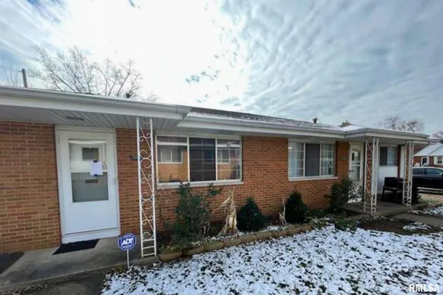 $180,000 | 3812-3814 North Sheridan Knolls Court, Peoria, IL 61614