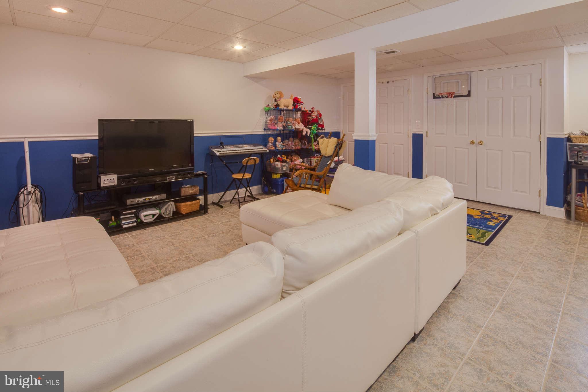 3217 Lynch Road Baltimore, MD 21219 - Photo 20 of 29 Family Room